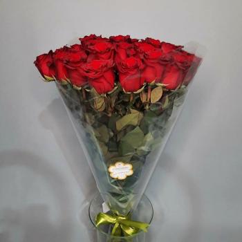 Букет 25 алых эквадорских роз (80 см)