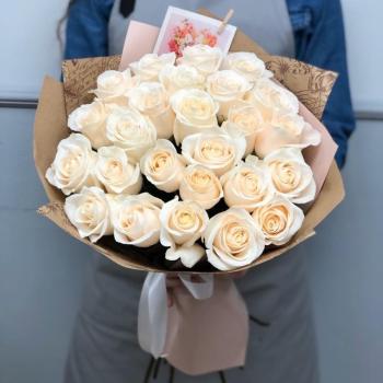 25 пломбирных роз в крафтовой упаковке (50 см)