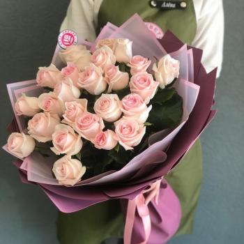 Бело-розовые розы 60 см (Россия)